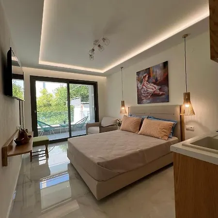 Wide Blue Luxury Boutique Aparthotel 4*