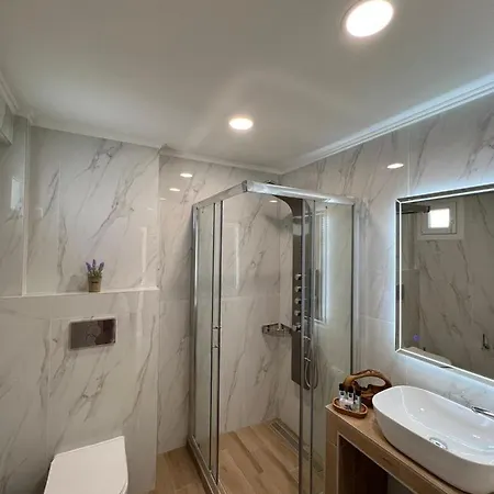 Wide Blue Luxury Boutique Aparthotel Neos Marmaras