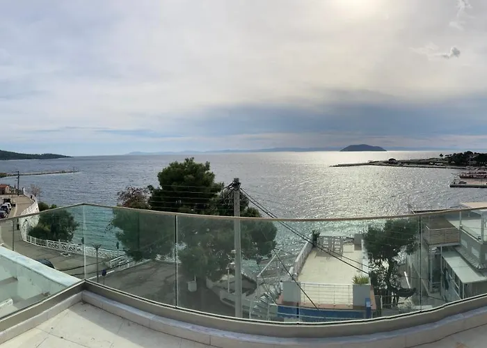 Wide Blue Luxury Boutique Néos Marmarás