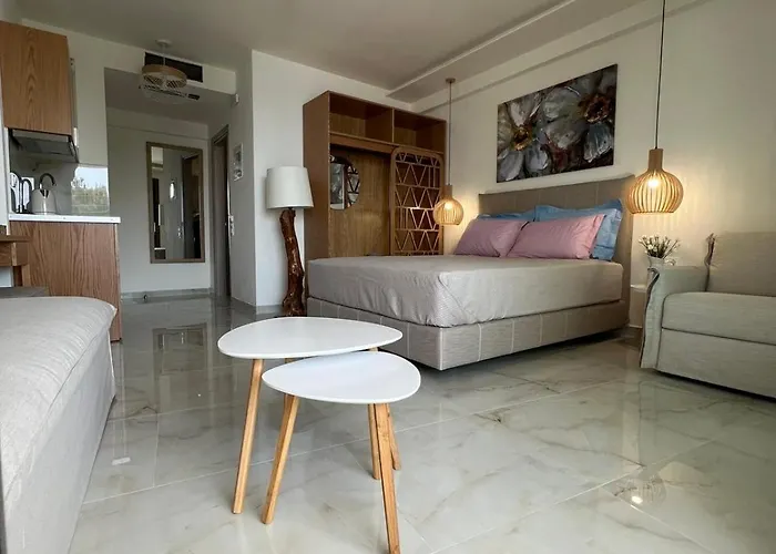 Wide Blue Luxury Boutique Néos Marmarás